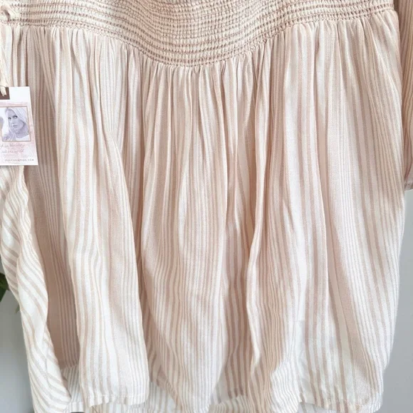 Jessica Simpson maternity. NWT. Off shoulder bell sleeve blouse. - Picture 8 of 11